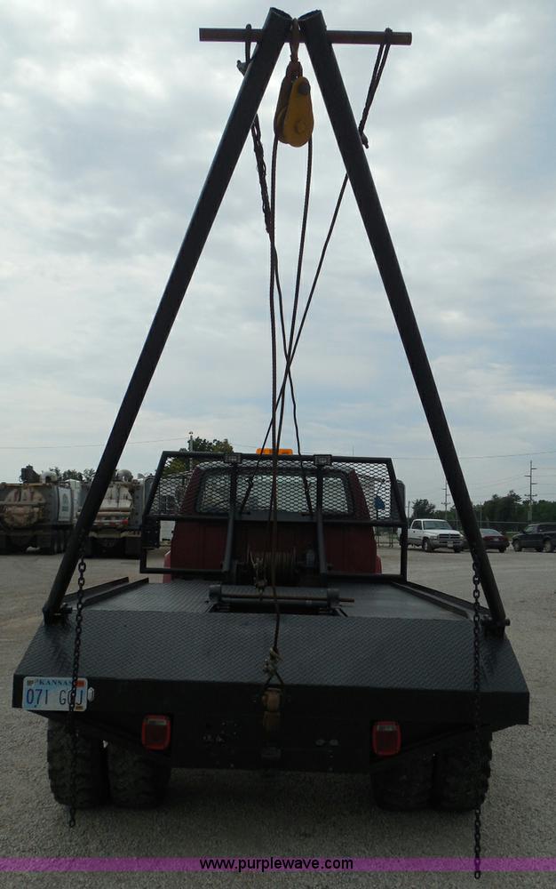 image for item I3420 1981 Ford F800 winch truck