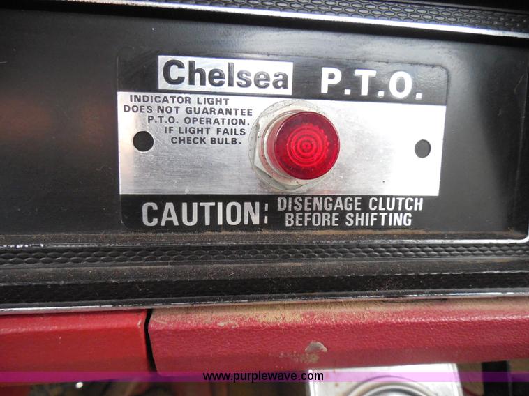 image for item I3420 1981 Ford F800 winch truck