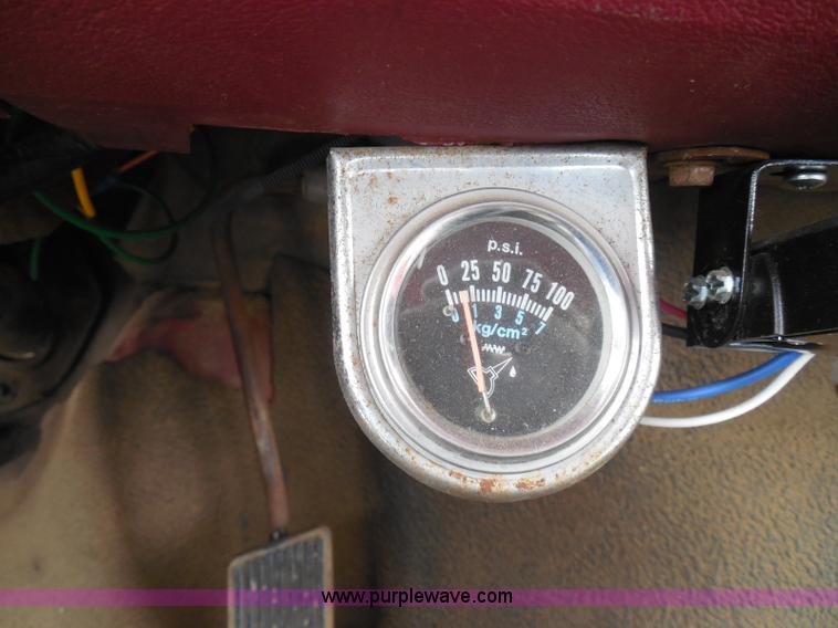 image for item I3420 1981 Ford F800 winch truck