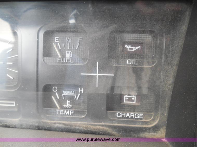 image for item I3420 1981 Ford F800 winch truck