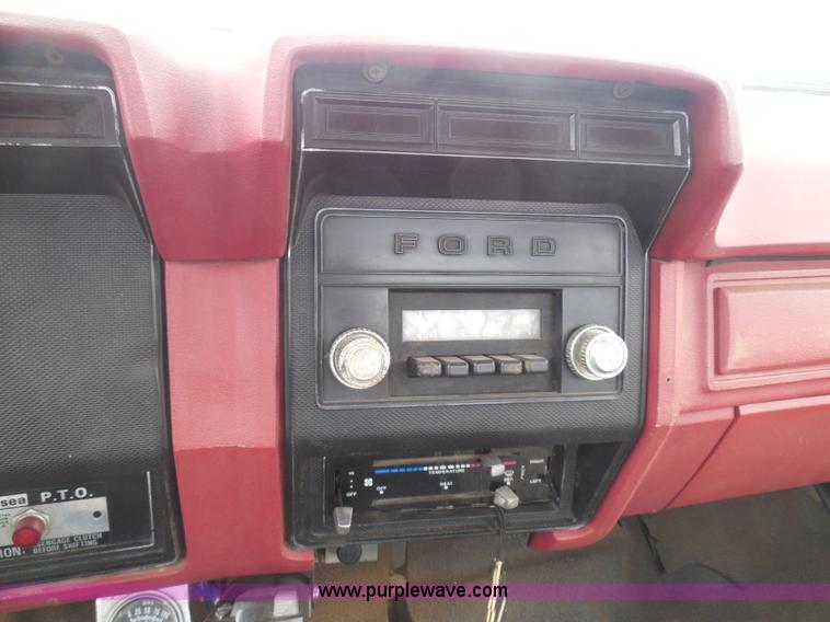 image for item I3420 1981 Ford F800 winch truck