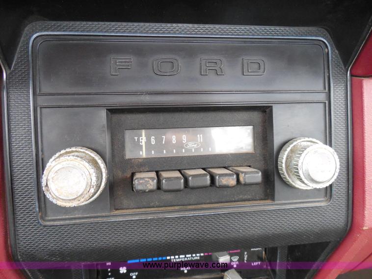 image for item I3420 1981 Ford F800 winch truck