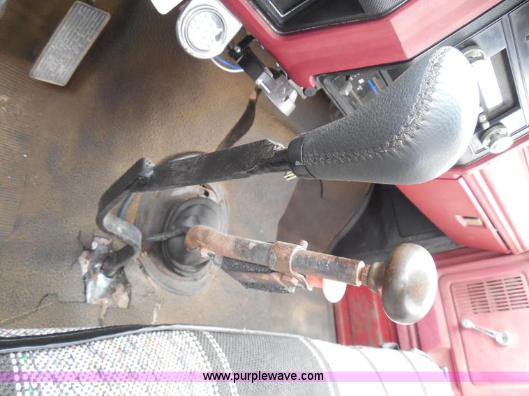 image for item I3420 1981 Ford F800 winch truck