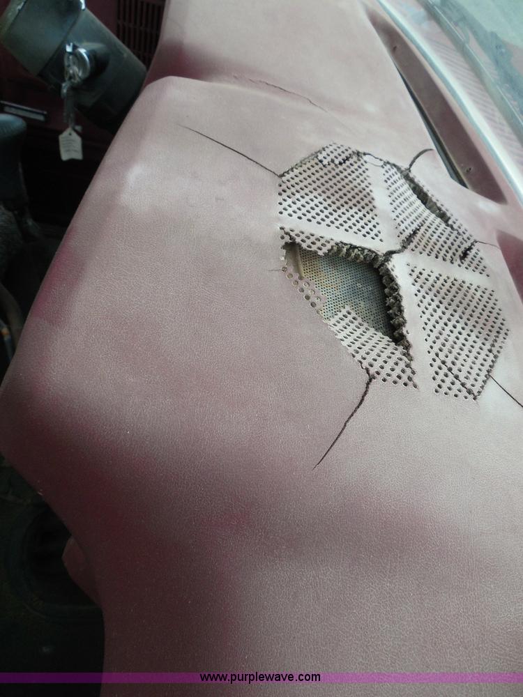 image for item I3420 1981 Ford F800 winch truck