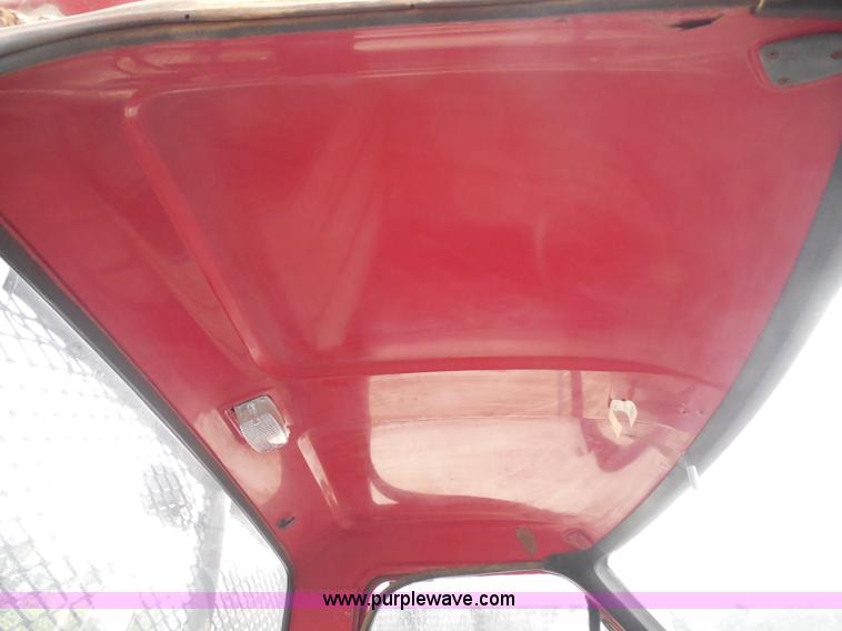 image for item I3420 1981 Ford F800 winch truck