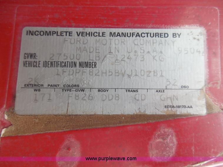 image for item I3420 1981 Ford F800 winch truck