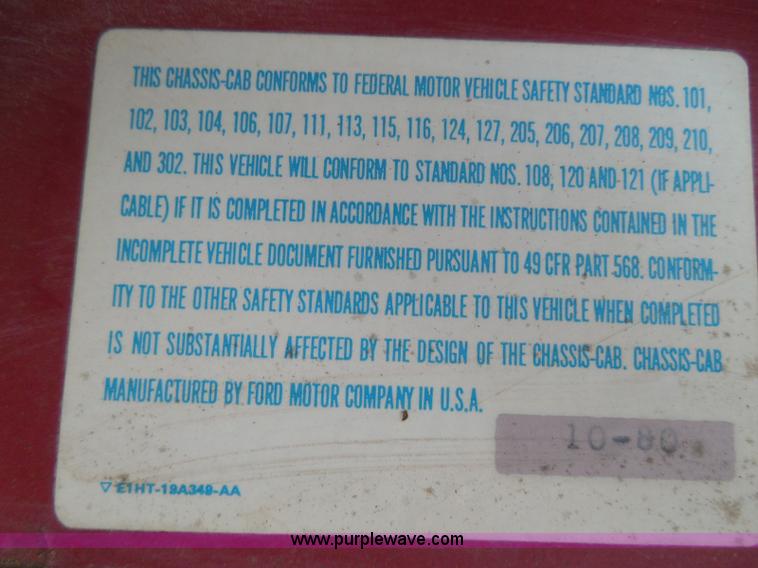 image for item I3420 1981 Ford F800 winch truck