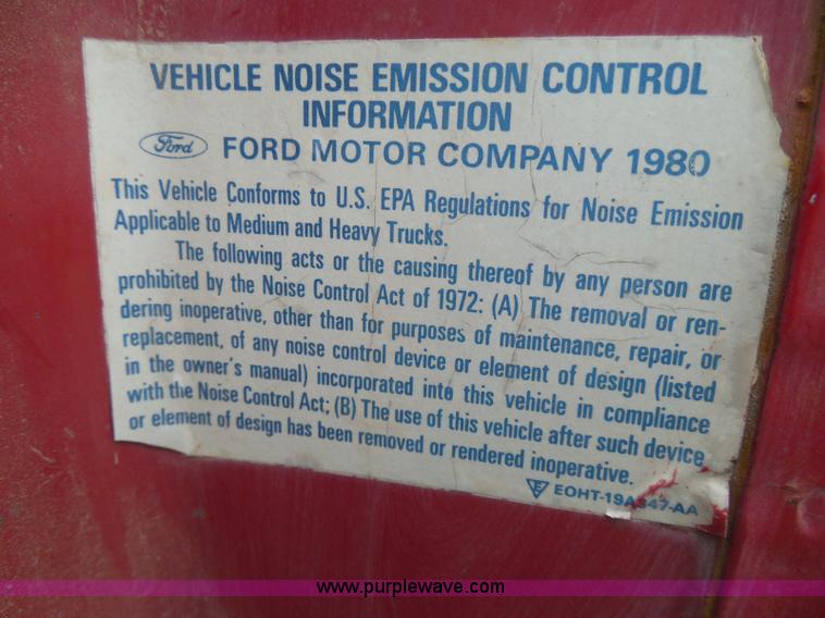 image for item I3420 1981 Ford F800 winch truck