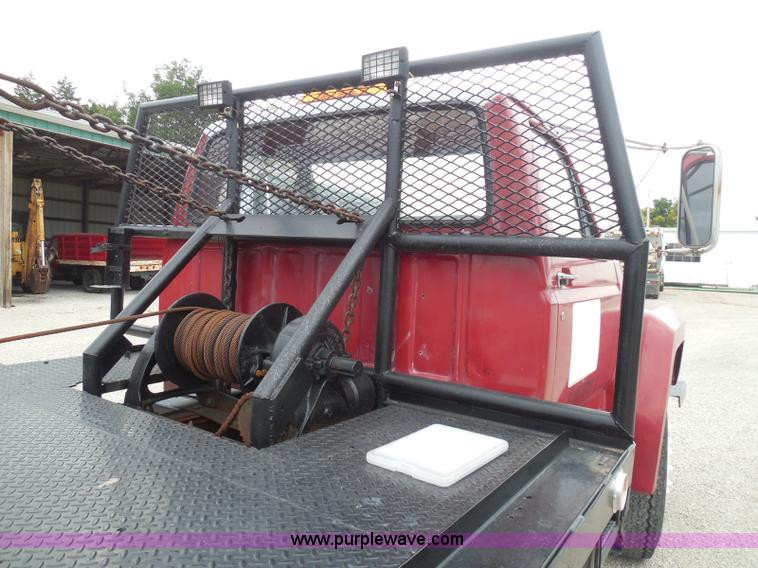image for item I3420 1981 Ford F800 winch truck