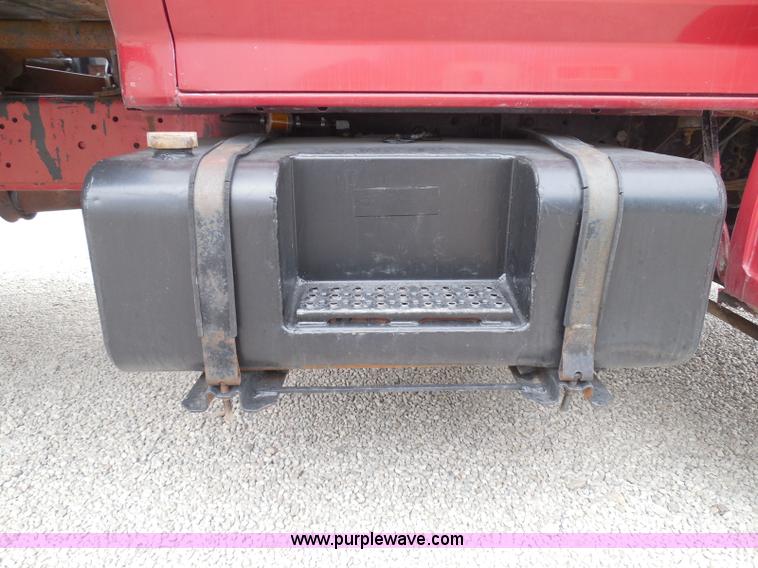 image for item I3420 1981 Ford F800 winch truck