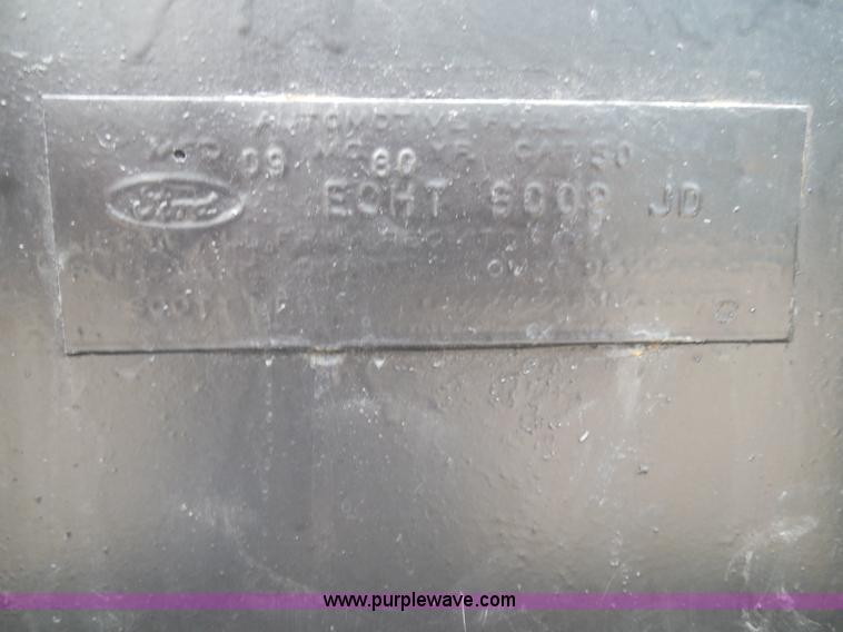 image for item I3420 1981 Ford F800 winch truck