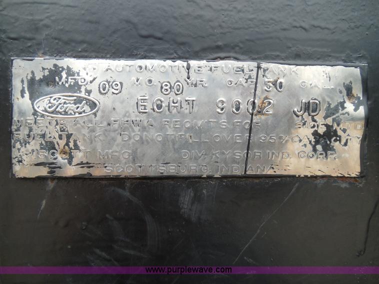 image for item I3420 1981 Ford F800 winch truck