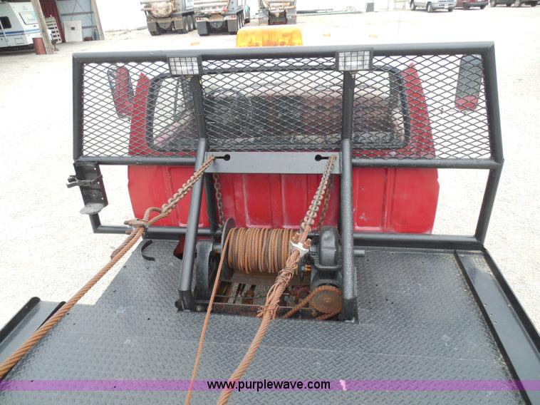 image for item I3420 1981 Ford F800 winch truck