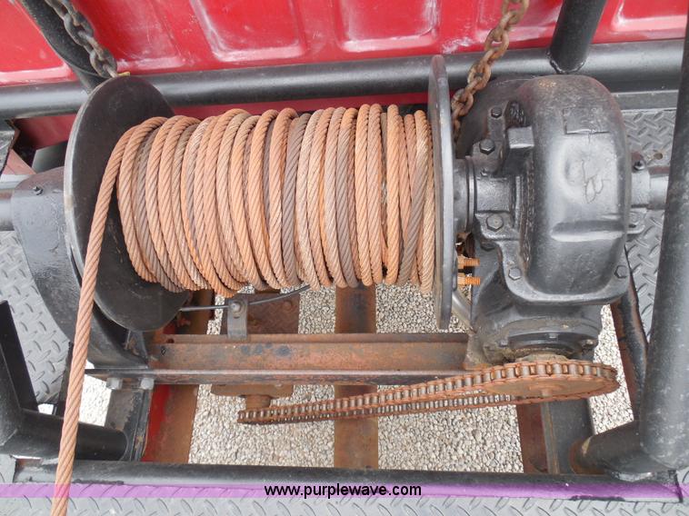 image for item I3420 1981 Ford F800 winch truck