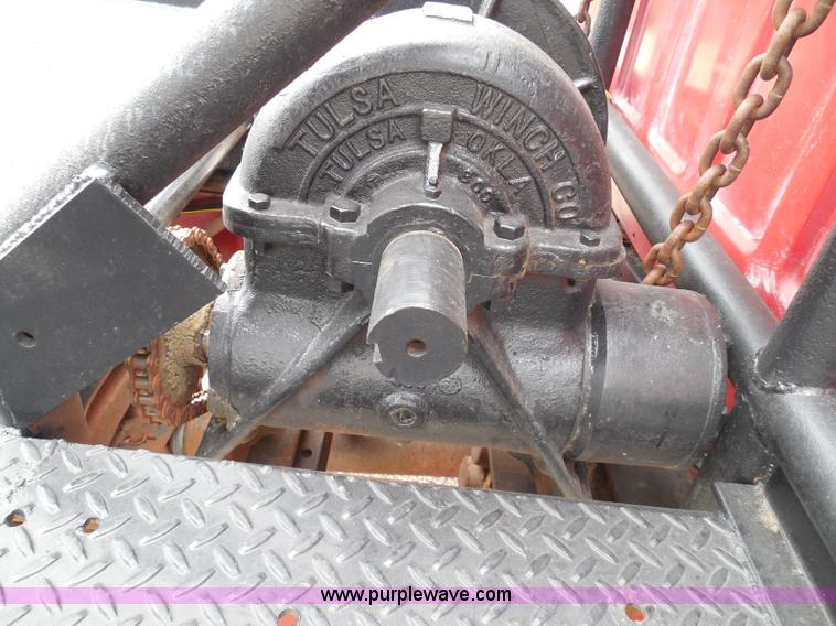 image for item I3420 1981 Ford F800 winch truck