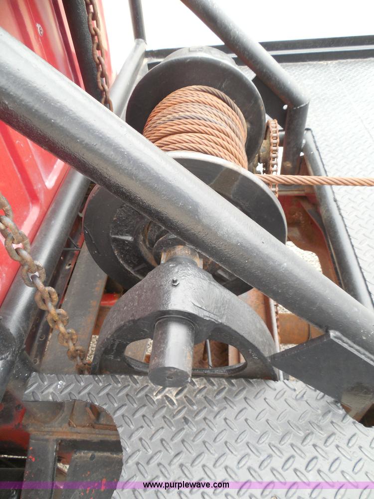 image for item I3420 1981 Ford F800 winch truck