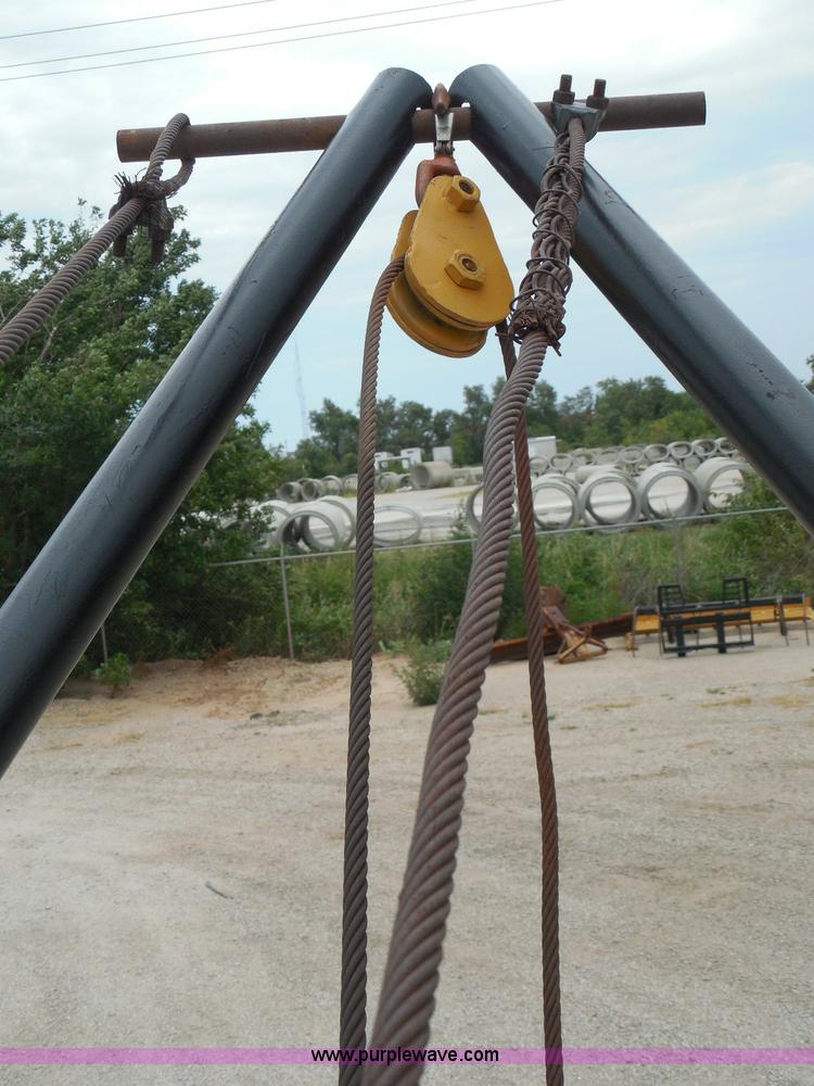 image for item I3420 1981 Ford F800 winch truck