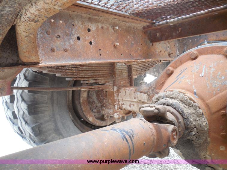 image for item I3420 1981 Ford F800 winch truck