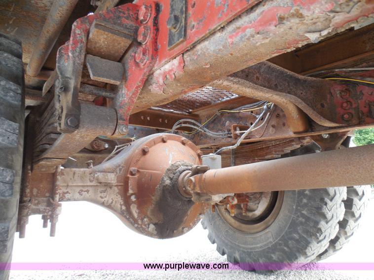 image for item I3420 1981 Ford F800 winch truck