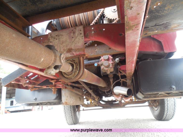 image for item I3420 1981 Ford F800 winch truck