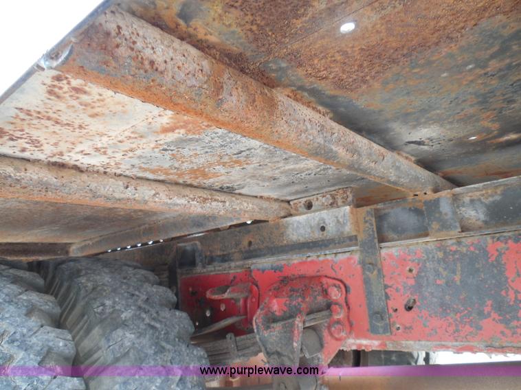 image for item I3420 1981 Ford F800 winch truck