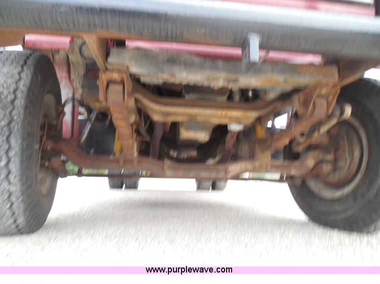 image for item I3420 1981 Ford F800 winch truck