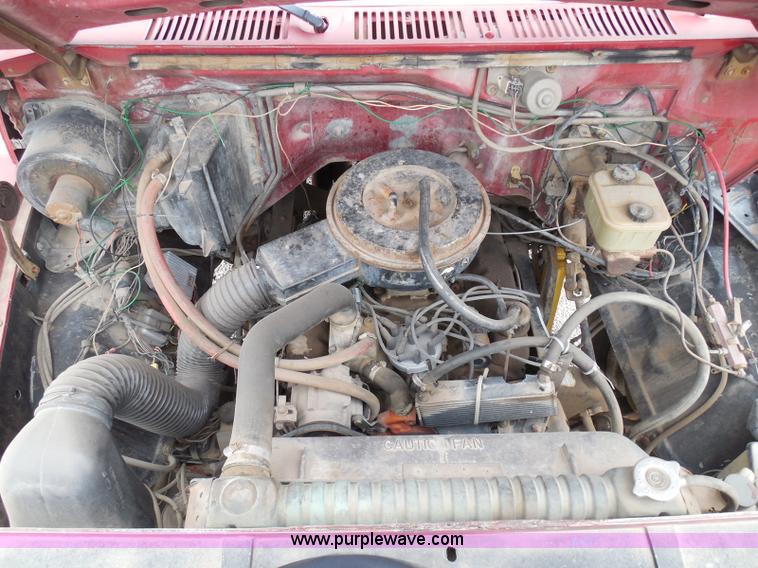 image for item I3420 1981 Ford F800 winch truck