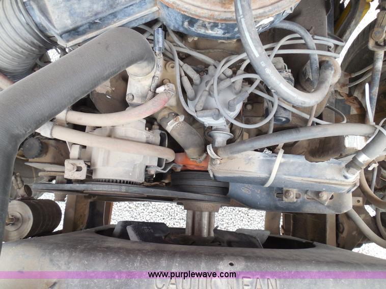 image for item I3420 1981 Ford F800 winch truck