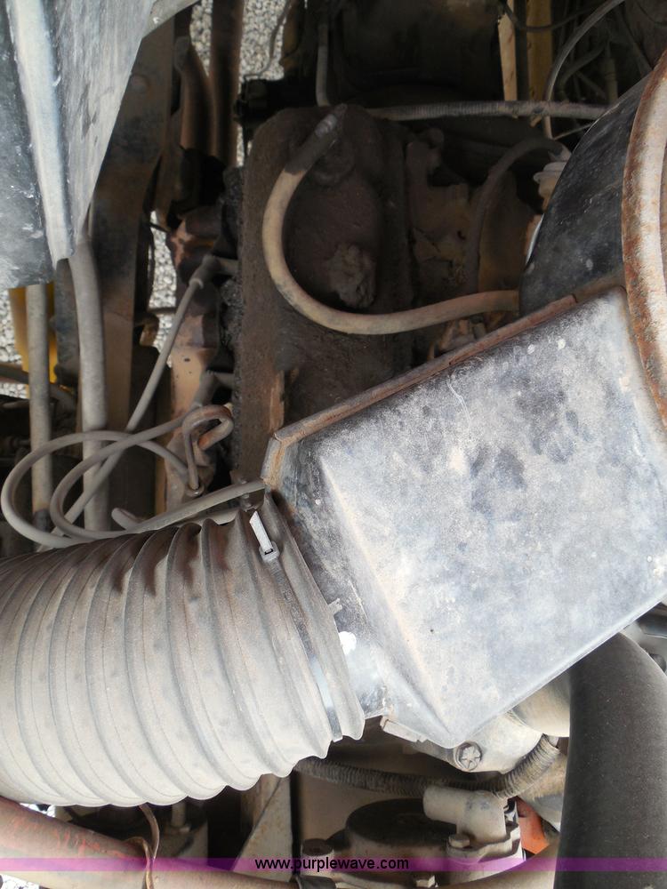 image for item I3420 1981 Ford F800 winch truck