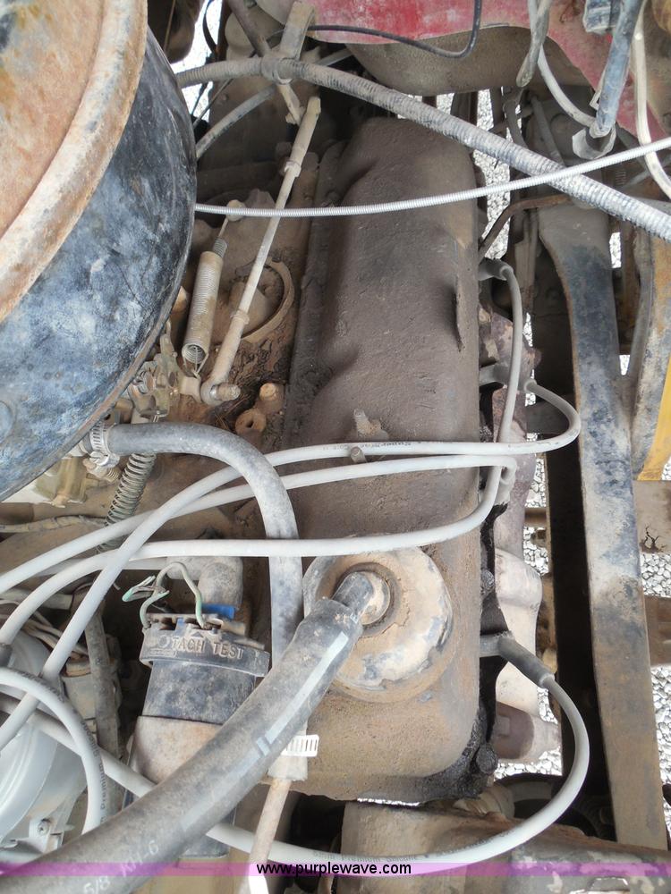 image for item I3420 1981 Ford F800 winch truck