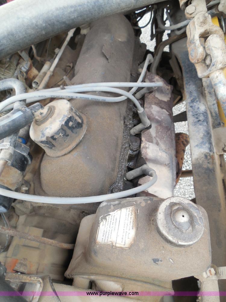 image for item I3420 1981 Ford F800 winch truck