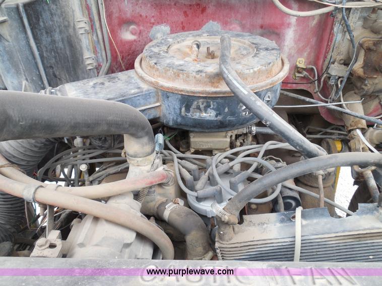 image for item I3420 1981 Ford F800 winch truck