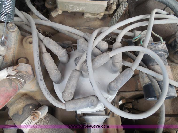 image for item I3420 1981 Ford F800 winch truck