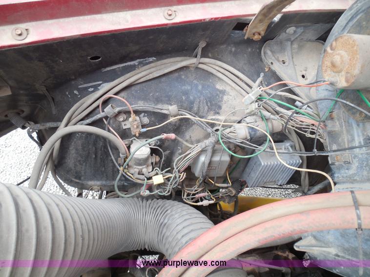 image for item I3420 1981 Ford F800 winch truck