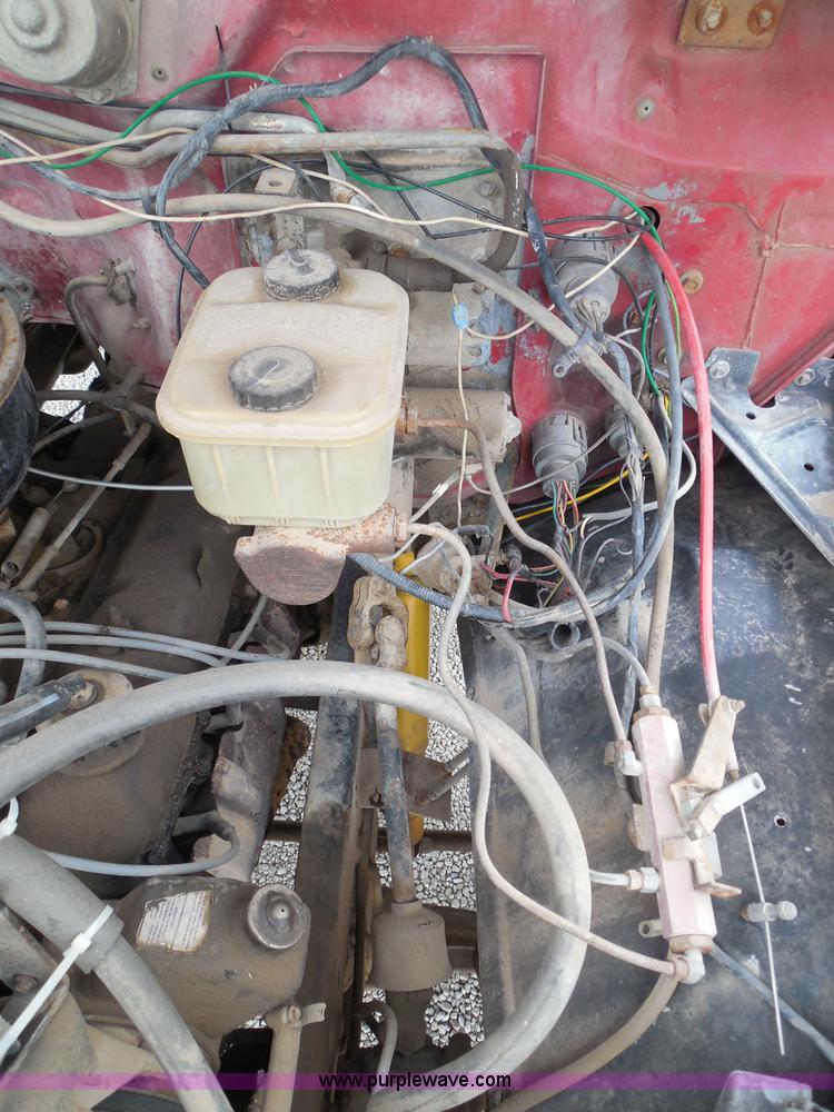 image for item I3420 1981 Ford F800 winch truck