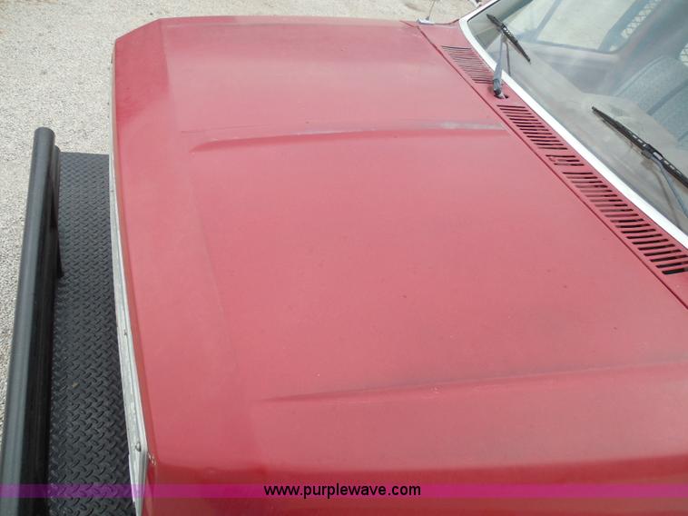 image for item I3420 1981 Ford F800 winch truck