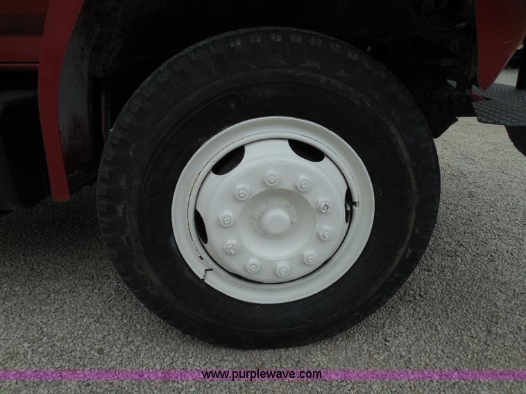 image for item I3420 1981 Ford F800 winch truck