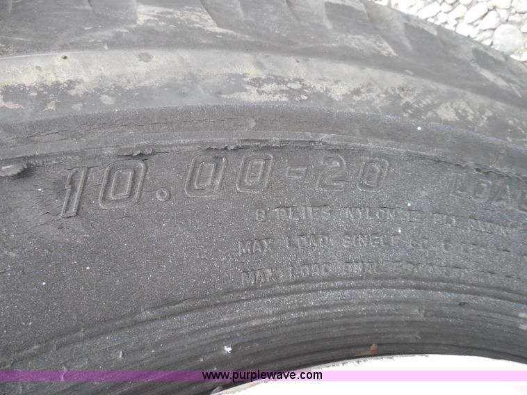 image for item I3420 1981 Ford F800 winch truck