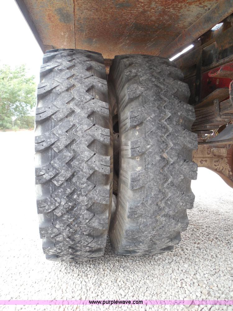 image for item I3420 1981 Ford F800 winch truck