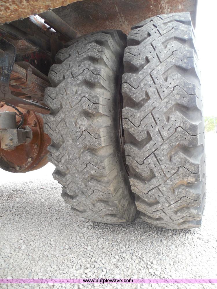 image for item I3420 1981 Ford F800 winch truck