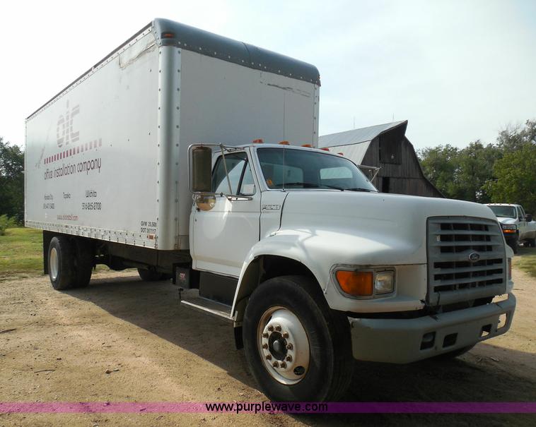 image for item I3424 1999 Ford F800 box truck