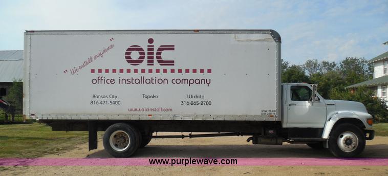 image for item I3424 1999 Ford F800 box truck