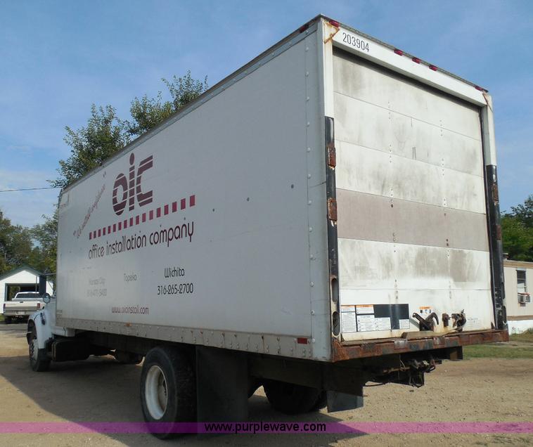 image for item I3424 1999 Ford F800 box truck