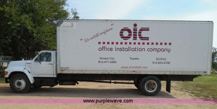 image for item I3424 1999 Ford F800 box truck