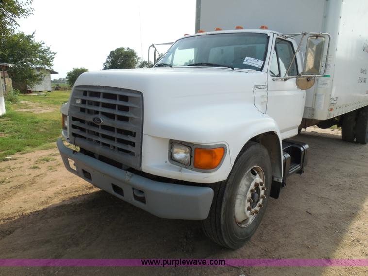 image for item I3424 1999 Ford F800 box truck