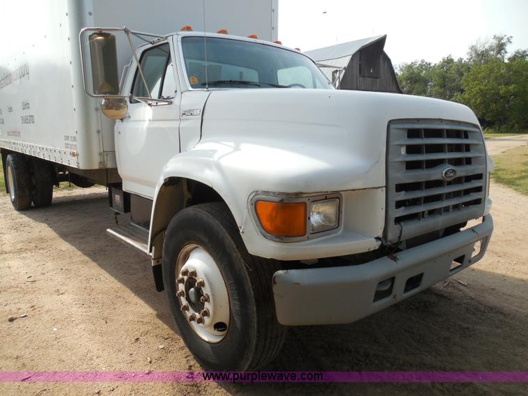 image for item I3424 1999 Ford F800 box truck