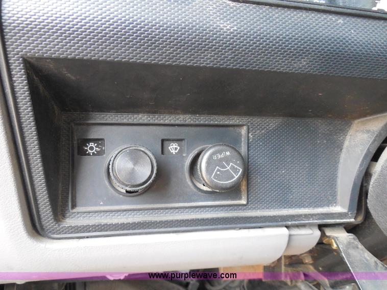 image for item I3424 1999 Ford F800 box truck