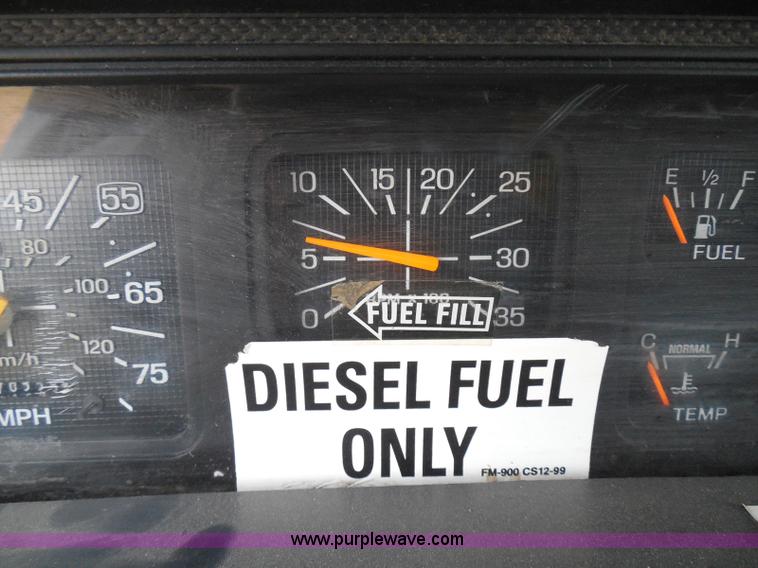 image for item I3424 1999 Ford F800 box truck