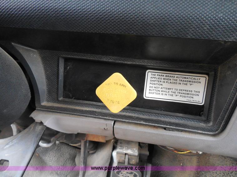 image for item I3424 1999 Ford F800 box truck