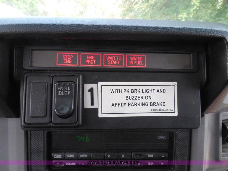 image for item I3424 1999 Ford F800 box truck